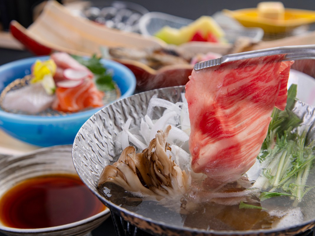 *【夕食一例】会席コースに必ず付く近江牛は月替わりの調理法でお愉しみいただけます。