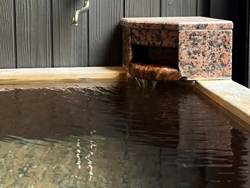 *【3号館一例】他のお部屋より広めの露天風呂です。季節の移ろいを感じながらゆっくりお入りください。