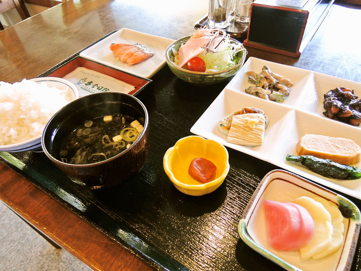 ご朝食一例：富山米が美味しい和定食です