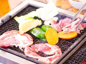 *BBQプランイメージ／夏はみんなでワイワイBBQ！食材なども当館にて準備するので手ぶらでラクチン！