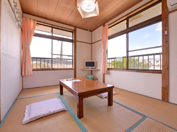 *和室6畳（客室一例）/民宿らしいシンプルな和室のお部屋。足を伸ばしてのんびりとお寛ぎ下さい。