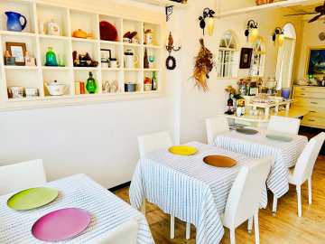 *【店内】温もりあふれる欧風カフェ風のインテリア。