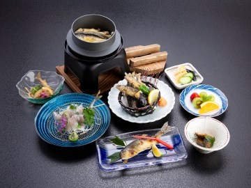 *【夕食一例】季節限定鮎尽くし！シーズンにしか食べられない鮎のお刺身をどうぞ