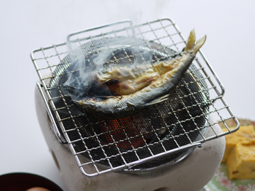 *【朝食一例】パチパチっと目の前で焼き上げる鮎のひらきは御飯が進みます