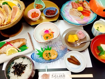*【夕食一例】料理は季節により変わって御提供致します。