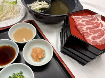 *しゃぶしゃぶプラン一例／上質な豚肉と新鮮な季節野菜をご用意してお待ちしております。