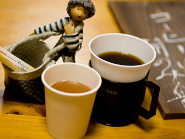 湯上りに黒豆茶（温・冷）、朝はコーヒーのサービスあり