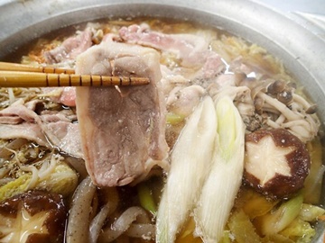 *ハチ高原の名物料理！カモ鍋で芯までほっこり