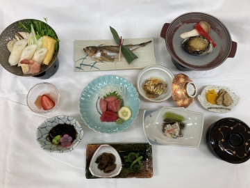 *夕食一例/鮮魚・山菜・いぶりがっこまで、ここでしか出会えない“本物の秋田”をぜひご賞味あれ。