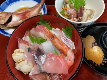 *海鮮丼プラン一例。ボリューム満点！リーズナブルに海鮮を満喫♪
