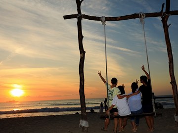 *夕日ヶ浦海岸にブランコ「ゆらり」ができました！インスタ映えも抜群♪