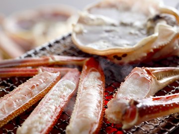 *【炭火焼きがに】お客様の目の前で焼く炭火焼きがにや甲羅焼き