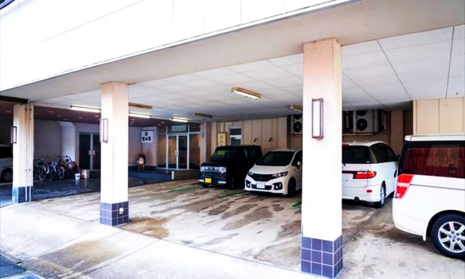 *屋根付きの駐車場がございます。