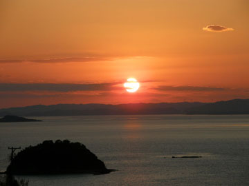 「日本夕陽百選」にも認定された瀬戸内海の夕日。。