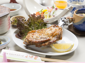 【骨付き鳥】香川名物♪皮はパリッと、肉汁ジュワ~!ボリューム満点です