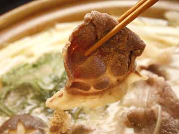 ぼたん鍋：まろやかな風味が特徴です。味噌との相性は抜群！