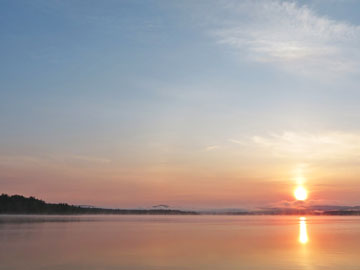 *【周辺】湖に沈む夕景は、当館からも眺めることができます。