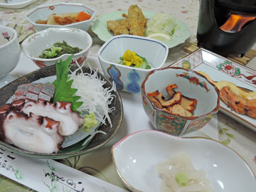 *夕食一例／三陸の食材を始め、素材本来の良さを活かした献立です。