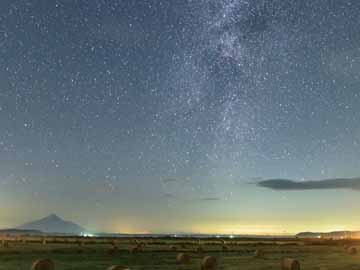 *周辺景色／利尻山をバックに息をのむほど美しい、北海道最北の星空！