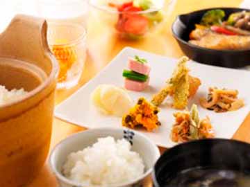 *朝食一例／旭川産ゆめぴりか特級米やお野菜をたっぷり。