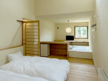 *客室一例/デラックス【目梨別】木の風合いが心地良い、フローリングに和風ベッドスタイルのお部屋です。