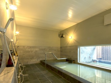 ＊大浴場一例／世界でも珍しい、オイル成分を含む天然温泉！お肌を潤し体を温めます。
