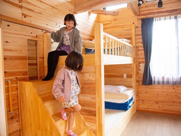 【グランキャビン】二段ベッドの上段って憧れますよね♪ケンカしないようにおやすみなさい☆