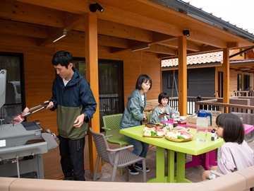 【グランキャビン】家族水入らず、開放的な空間で楽しむBBQは一生モノの思い出になること間違いなし！