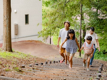 *【マウンテンコテージ】高台にあるため眺めは◎。階段をのぼってプチ登山気分？