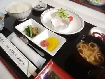 *選べる朝食（ごはん食）卵料理、小鉢、漬物、自家製ヨーグルト、味噌汁、海苔等の内容をご用意