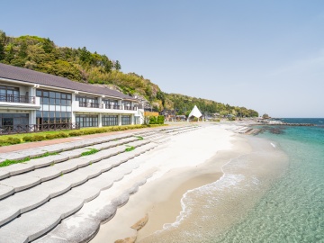 *外観/すぐ目の前に海が広がり、旅のロケーションとして抜群の立地です。
