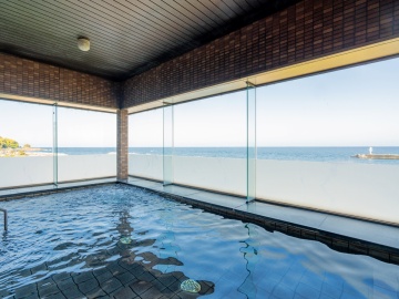 *温泉/海を隔てるものがない為、日本海を一望！水平線から昇るサンライズも格別な味わいです♪