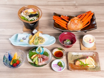 *夕食一例/自然豊かな土地を活かした海と山の恵みたっぷりのお食事が並びます。