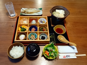 *【朝食】和定食をご用意。朝食で元気をチャージしてお出かけください♪※湯豆腐は冬シーズンのみ