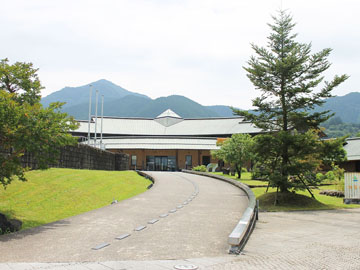 【湯楽里の本館】の外観