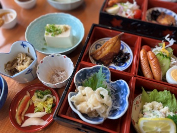 【朝食一例】定番メニューはもちろん、長崎の伝統料理・湯かけ鯨など竹崎ならではの料理を楽しめます！