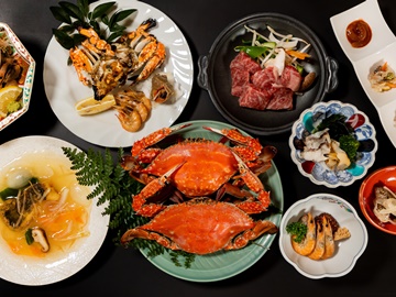 【夕食一例】グレードアップでは元漁師の社長が選りすぐった有明海の海の幸をボリューム満点でご提供◎