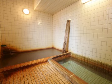 *温泉／増富温泉は日本三大ラジウム温泉のひとつ。力強い源泉をかけ流しにしております！
