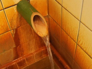 *温泉／こちらが、４０年以上絶えることのない力強い源泉！