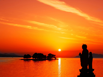 *【宍道湖】「日本百景」の一つに選ばれている夕景の美しさで有名な湖です。