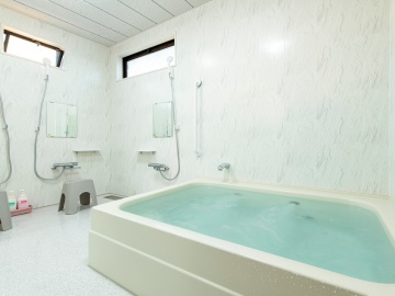 【仕事の疲れをリセット】足を伸ばしてゆったり浸かれる大浴場