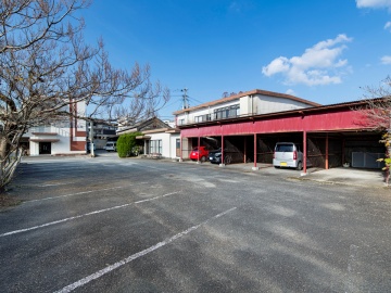 【大型車・バス・トラックも安心♪♪】出し入れしやすい広々とした無料駐車場★★★