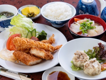 【ボリューム満点！大好評！】栄養バランスを考えた手作りの日替わり定食（★ある日の夕食★）