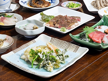 *夕食/季節ごとの里山の味を是非ご堪能下さい。