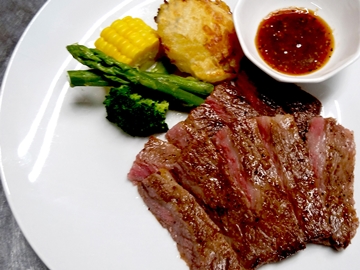 *夕食一例/焼き立ての「信州牛ステーキ」でお肉の旨みと香りをご堪能ください。