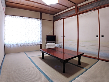*客室/和室6畳。足を伸ばしてごゆっくりとお寛ぎください。