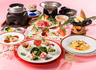 *四季旬彩　春膳／“四季を感じる”和洋折衷会席コース。お箸でお召し上がりいただけます。