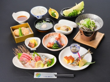 【飯岡のお魚プラン】お魚がメインの人気プラン。仕入れにより内容が変わります。※写真は一例です。