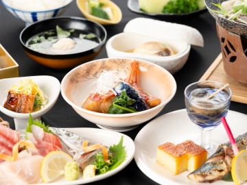 【飯岡のお魚プラン】お魚がメインの人気プラン。仕入れにより内容が変わります。※写真は一例です。