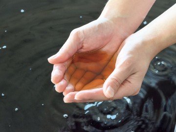 *温泉一例／コーラのように真っ黒な天然温泉は、お肌に良い効果があるといわれています♪